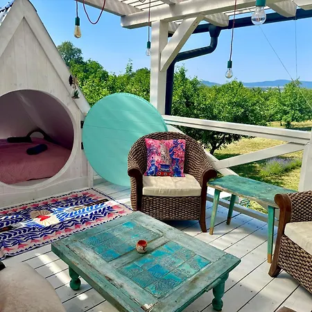Vulcan Eco Retreat Ferienhaus Kisapati