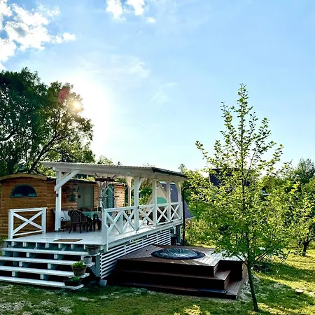Vulcan Eco Retreat Ferienhaus