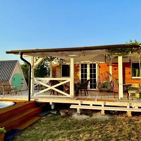 Vulcan Eco Retreat Ferienhaus *