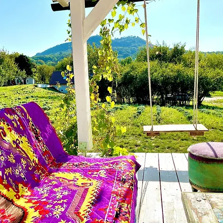Vulcan Eco Retreat Ferienhaus