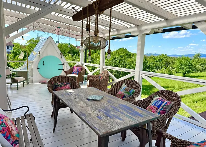 Vulcan Eco Retreat Holiday home *